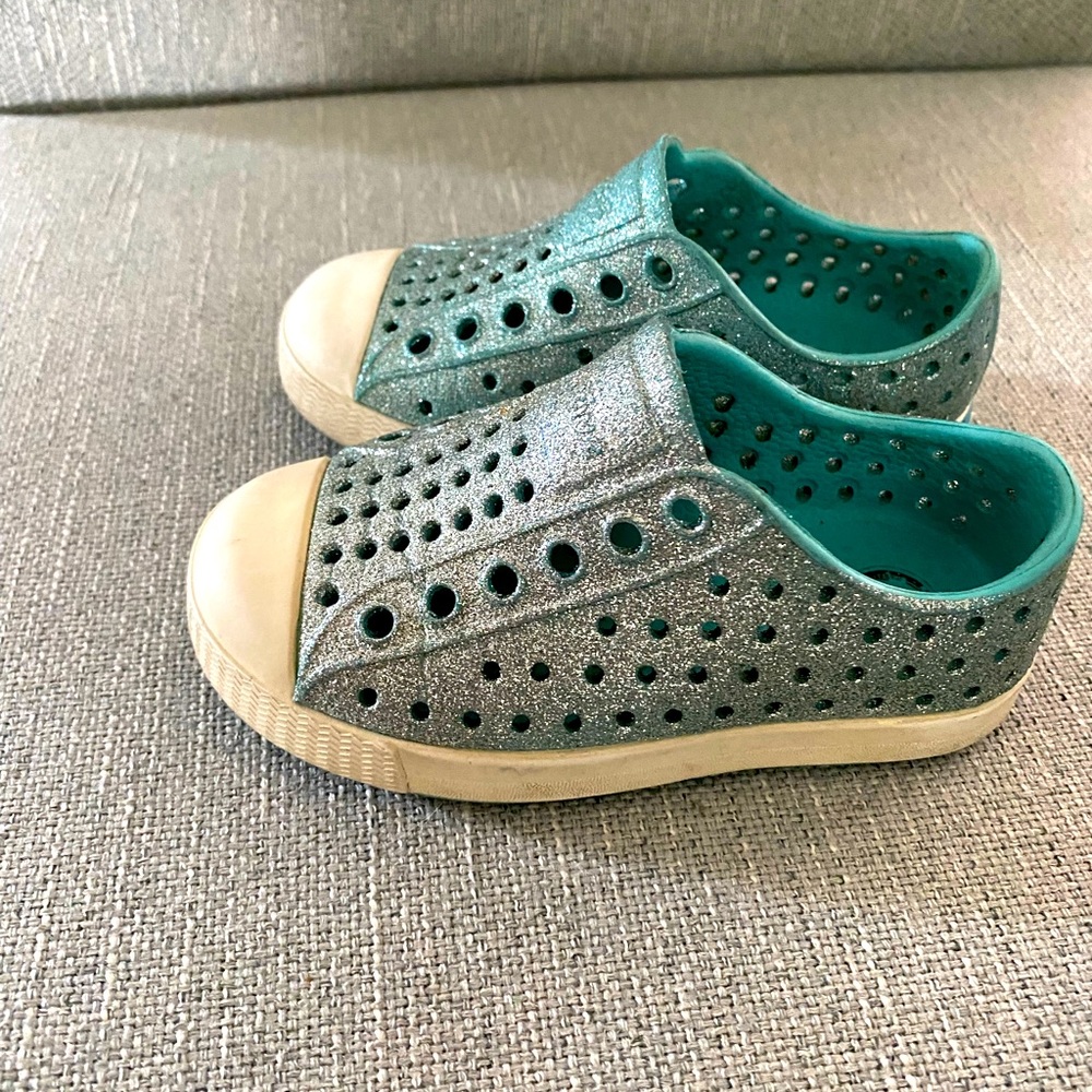 Toddler Natives Size 6c